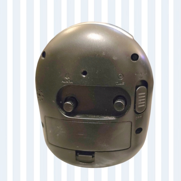 Sharp Quart Analog Arch Alarm Clock - Picture 4 of 4